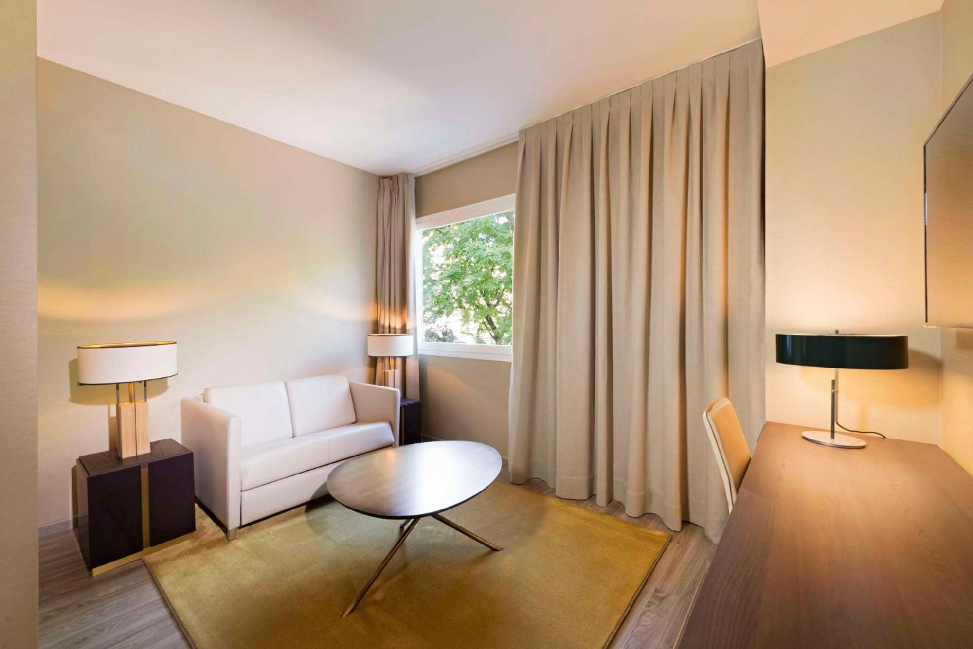 Nh Collection Madrid Suecia Hotel Luaran gambar A room at the hotel