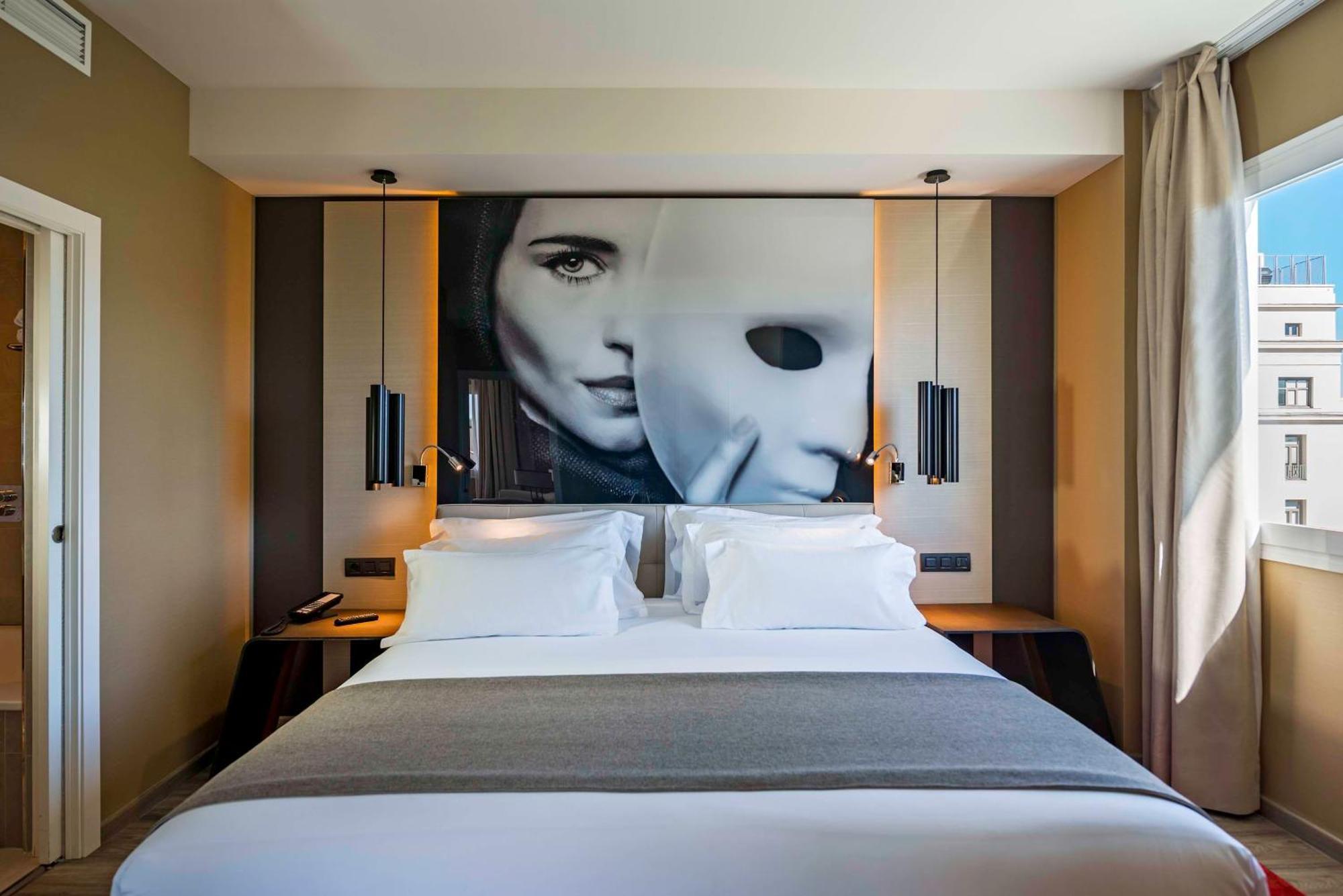 Nh Collection Madrid Suecia Hotel Luaran gambar A bedroom at the hotel